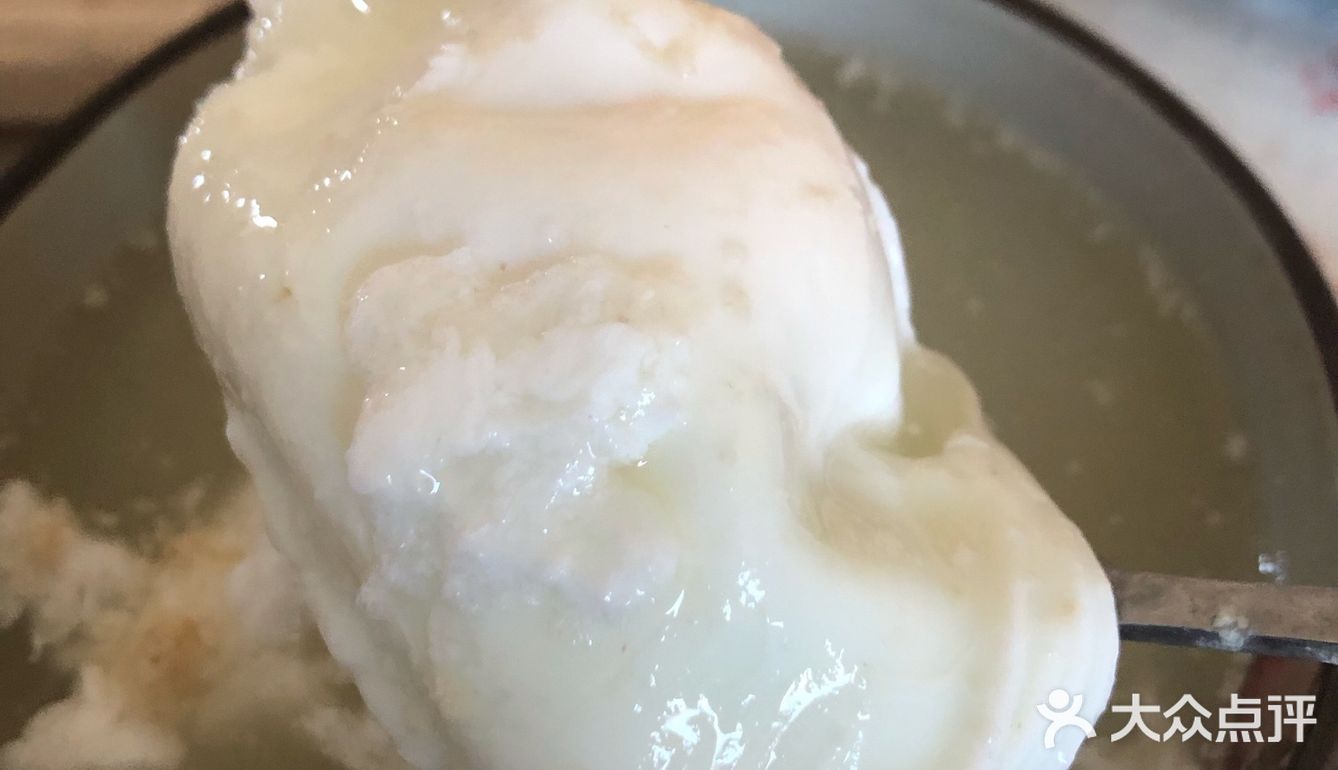 煮完了锅里一层白白的蛋清，也不算浮沫，就一层蛋白