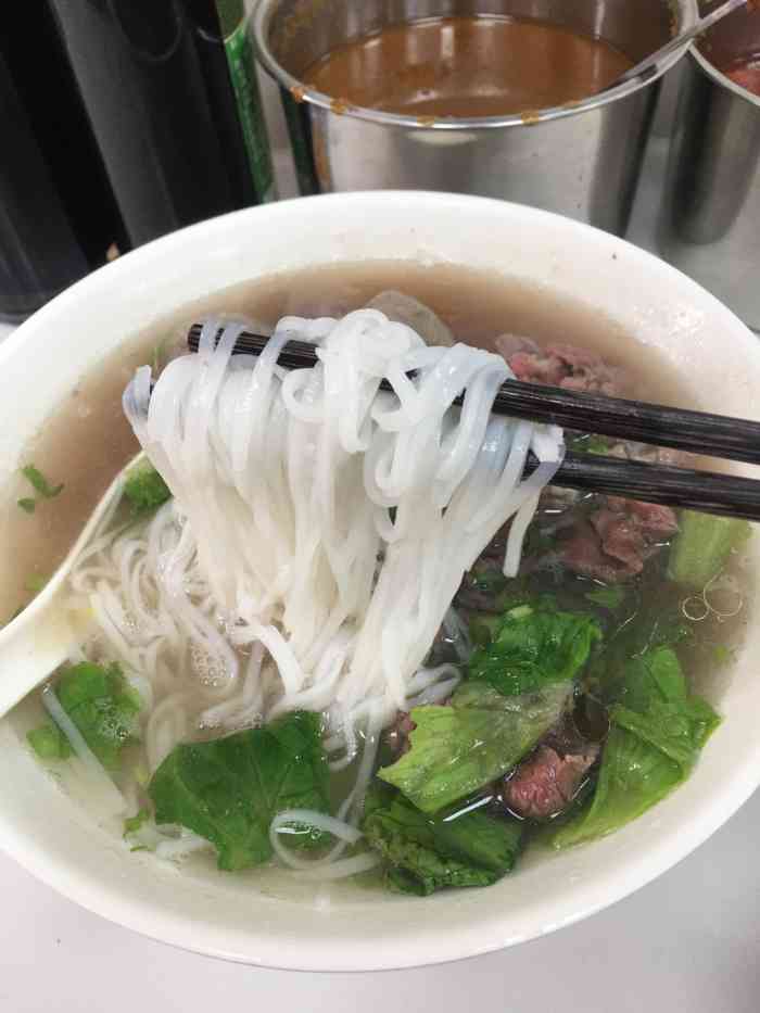 白塔牛肉粿条汤(华强北店)-"吃了好几家标榜白塔牛肉粿了.基本上每一.
