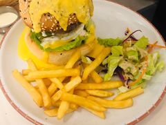 瀑布芝士牛肉汉堡-阿妮叶李(光谷世界城店)