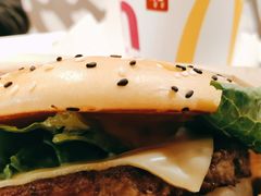 菠萝安格斯厚牛堡-麦当劳(世纪汇广场店)