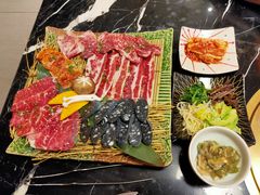 -山川小町·极番烧肉(新地假日广场店)