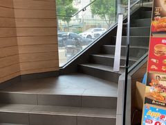 -麦当劳(乳山路店)