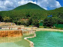 -十万大山布透温泉