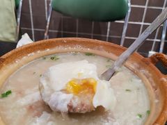 -何妹湿辣牛肉·粤式烧烤砂煲(桂雅路店)