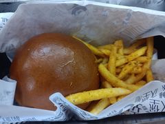 -TRIPS BURGER(大钟寺店)