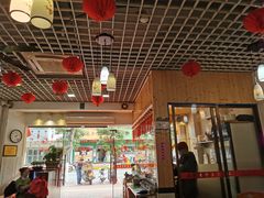 大堂-正宗普宁豆干坊·洪记砂锅粥(红领巾路店)