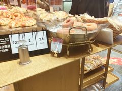 面包甜点陈列柜-西村叔叔的店·面包·甜品·蛋糕(崂山丽达店)