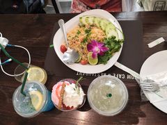 -Chom Cafe and Restaurant