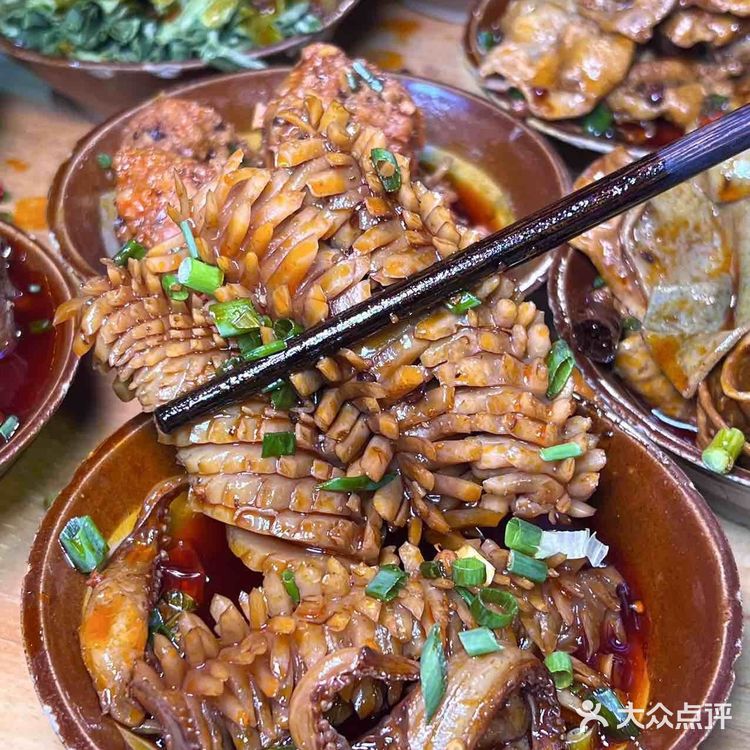 这家火锅唯一的缺点就是。。饭点得排队!!