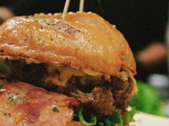 美式经典牛肉汉堡-shark burger·鲨鱼汉堡(交子大道店)