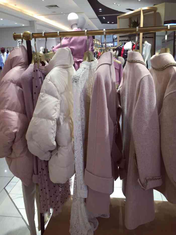 chiu shui(杭州大厦中央商城店)-"秋水伊人,是比较有名的老牌杭派女装