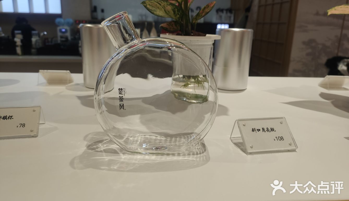 这个杯子，太别致了把。