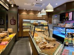 面包甜点陈列柜-爱达乐面包生日蛋糕(华油路店)