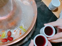 -果松木炭酸菜铜火锅·外婆参鸡汤