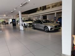 -杭州中沃沃尔沃4S店(滨江区店)