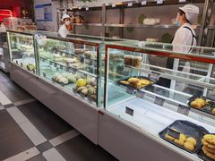 面包甜点陈列柜-白玉兰食品(中山公园龙之梦店)