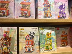 -名创优品(北京新中关购物中心地铁层店)