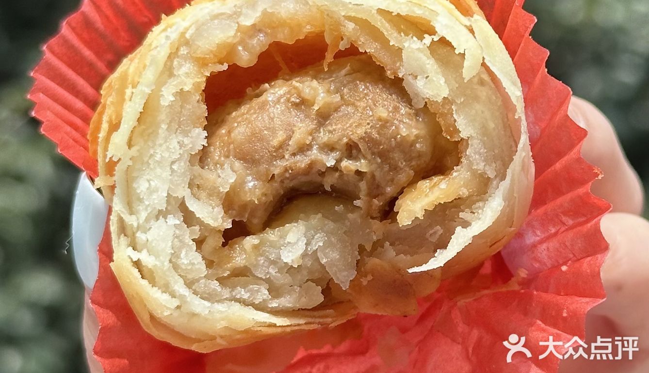 就是为了这一口咬下去就爆汁的鲜肉月饼