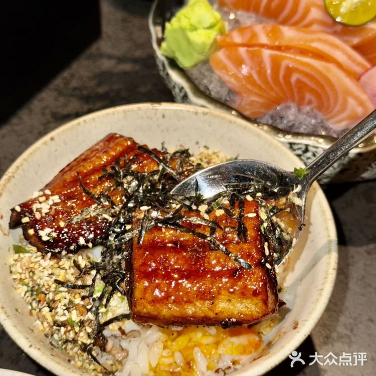 不用去深圳,在上海也吃到鳗鱼鹅肝脆!😋