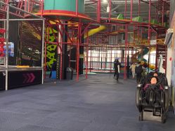 -趣玩空间蹦床乐园(临平旗舰店)