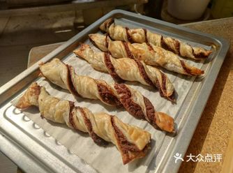 手抓饼的N种做法之一。  实用tips: 不会做豆沙