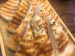 饽饽饼-王明古法砂锅居(开化寺店)
