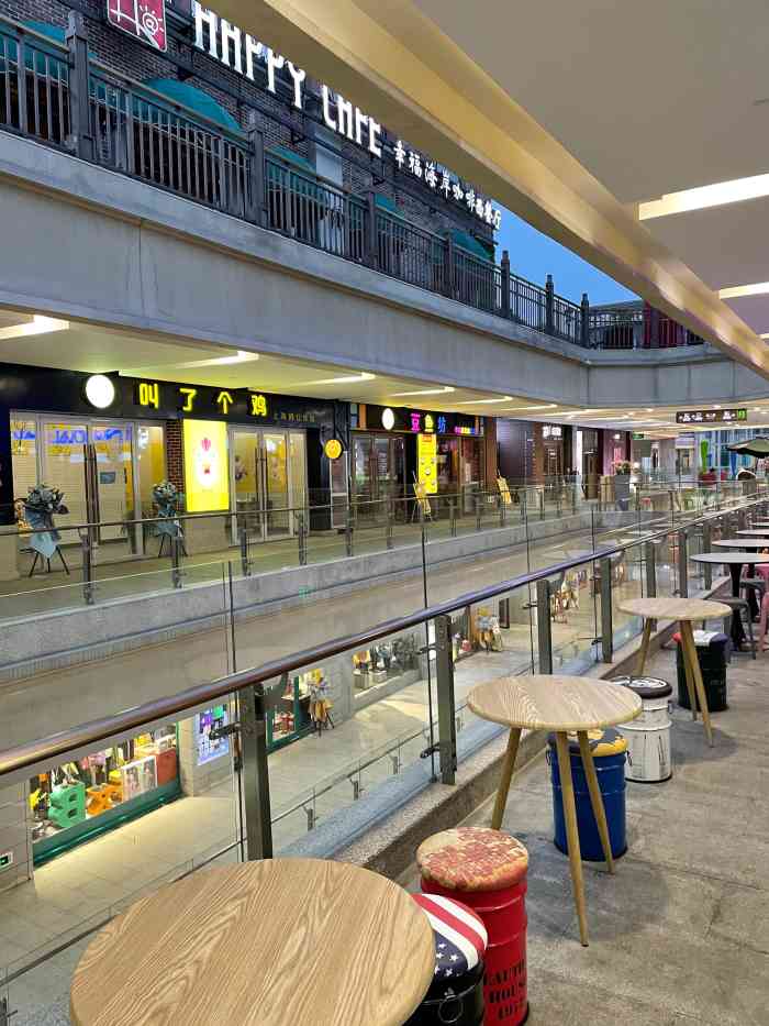 锦荣悦汇城-"商场挺高大上的,夜景灯装饰的很棒.里边更.