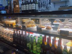 面包甜点陈列柜-HELLO 27 意面·沙拉·帕尼尼