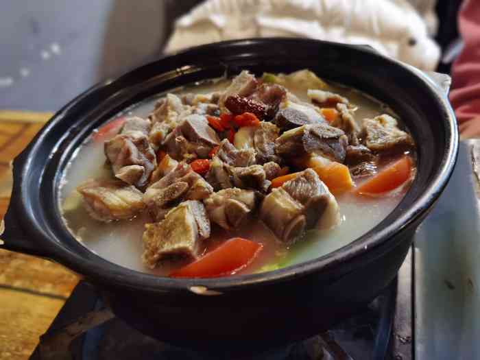 阿婆腊排骨(一分店)-"口味不错,服务很热情很贴心!推荐可以来.