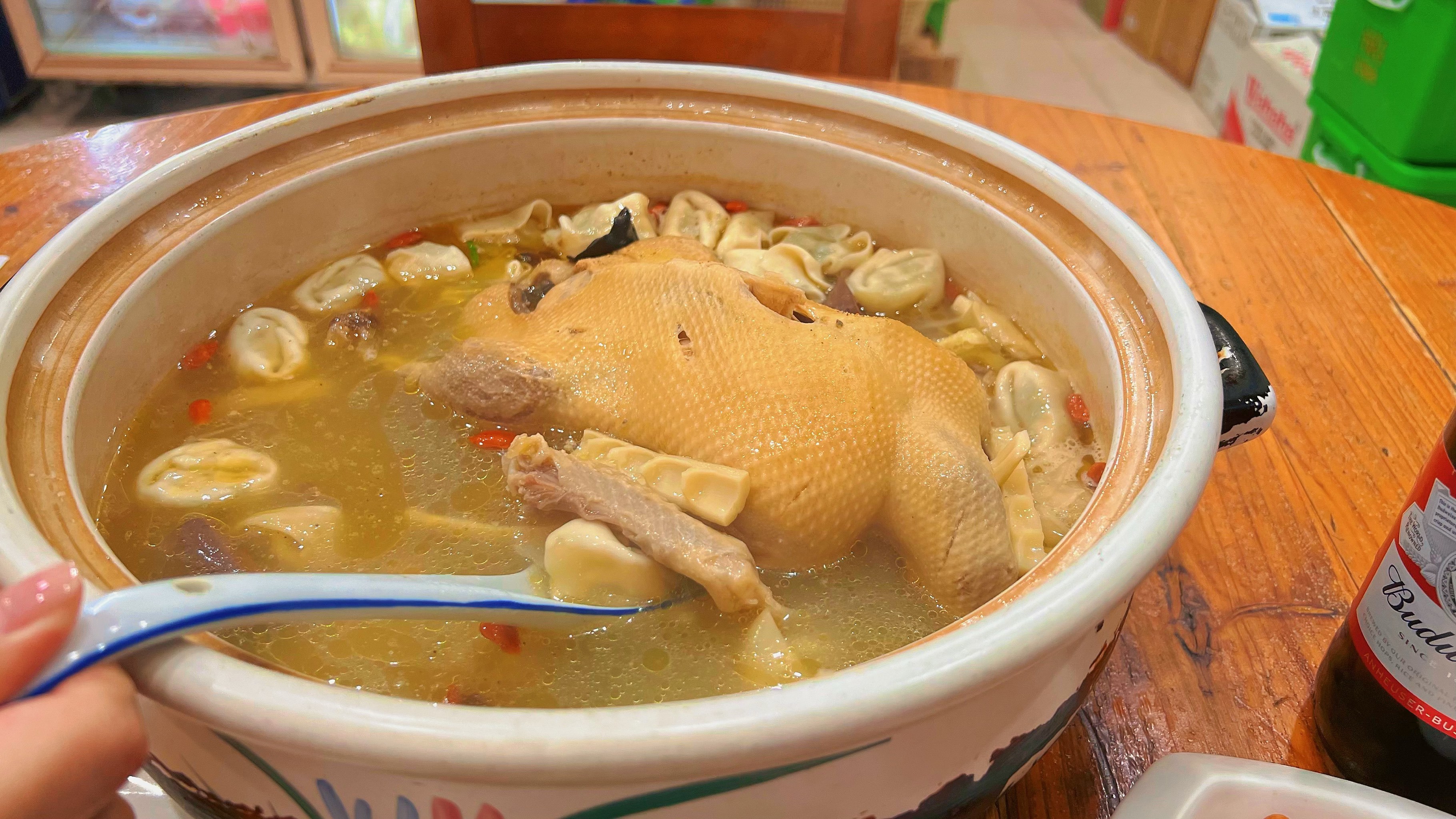 油爆河虾配老鸭馄饨汤必尝!