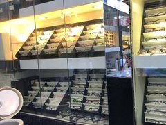-三叶眼镜城批发市场(上海火车站店)
