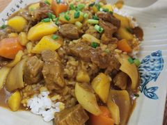 咖喱牛肉饭-小红三黄鸡(中西花园店)