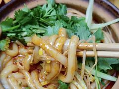 -有红鸡毛店·砂锅菜(抚琴夜市店)