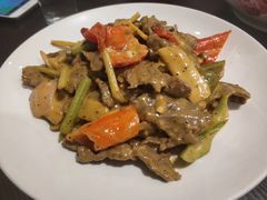 黄芥末酱炒牛肉-乾坤饭店