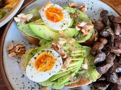 牛油果煮蛋吐司-RAC BAR(安福路店)