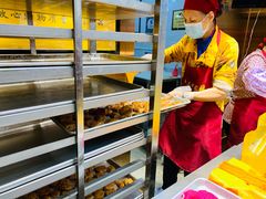 面包甜点陈列柜-诚志饼家·小凤饼非遗传承(中山六路店)