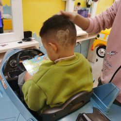 -爆米花儿童美发乐园