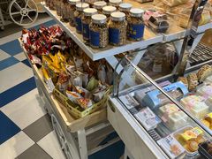 -85度C(生甜甜圈研究工坊·上海平凉店)