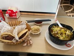 -闫家驴肉老店(华电一校店)