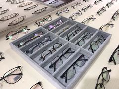 -罗伯特眼镜·蔡司官方授权(罗湖国贸店)