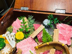 -山川小町·极番烧肉(新地假日广场店)
