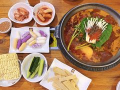 -喇喇排骨火锅·传统韩式脊骨汤(望京西园总店)