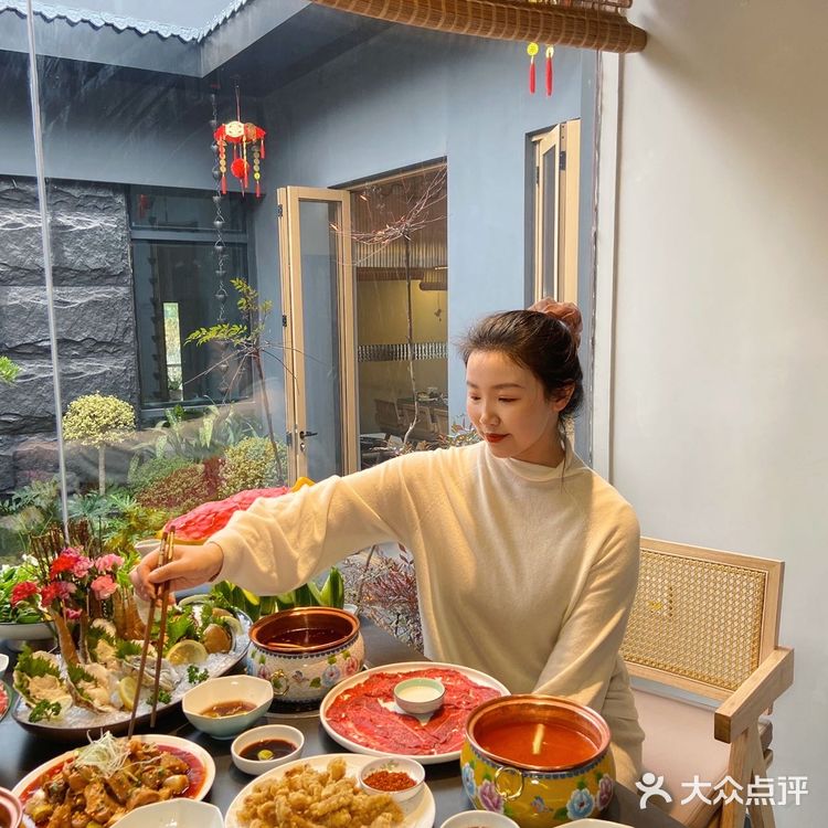 成都首家高端汤物料理，没想到牛肉面是一绝！