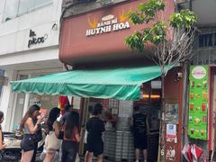 -Bánh Mì Huynh Hoa