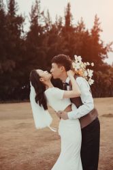 -现代经典婚纱摄影