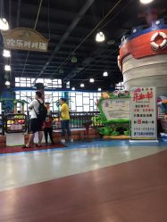 -维佳童话镇演出现场(徐东店)