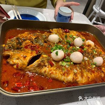 荔枝辣酱是甜辣口的，个人觉得有点腻 25分钟上齐菜