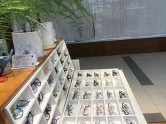 -MiRi眼镜连锁·蔡司·尼康控优点合作店(莘庄店)