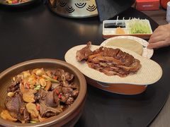 -阿瓦山寨·湘菜现炒·剁椒鱼头王(咸阳总店)