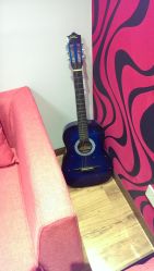 墙角的吉他-文E范儿ZUMBA尊巴舞蹈